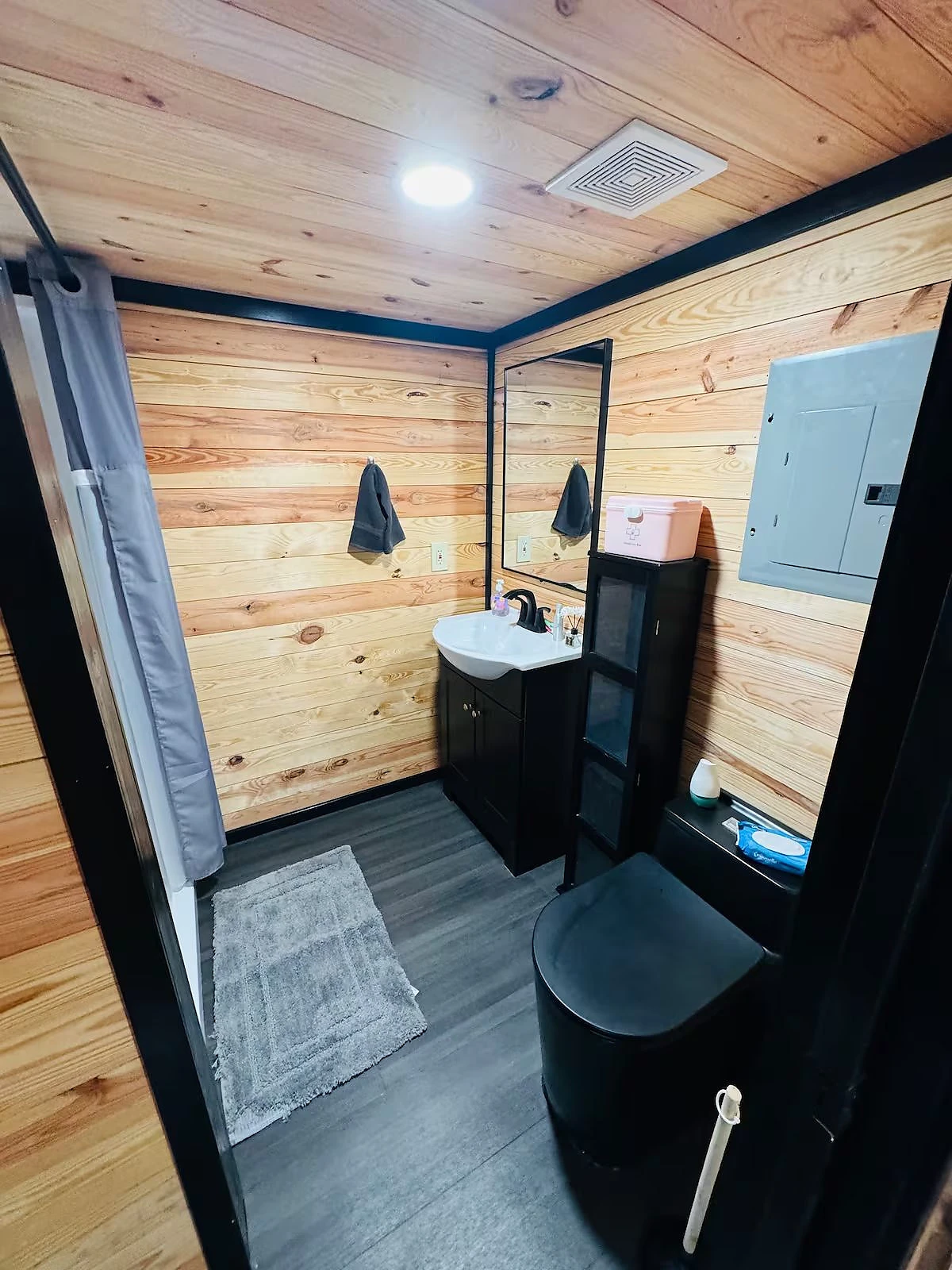 Full bathroom inside a Moto Supreme cabin